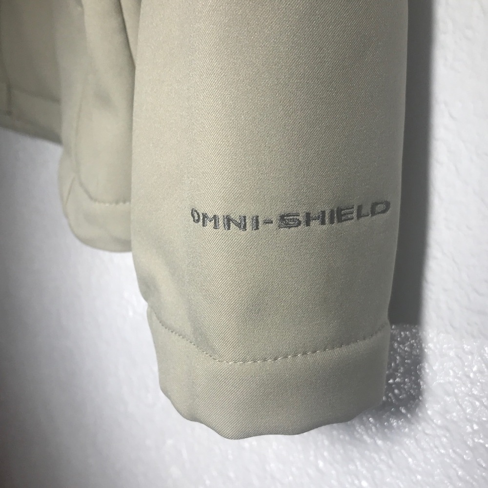 💚 3/$30 - Men’s Omni Shield Tan Shell jacket - Picture 5 of 8